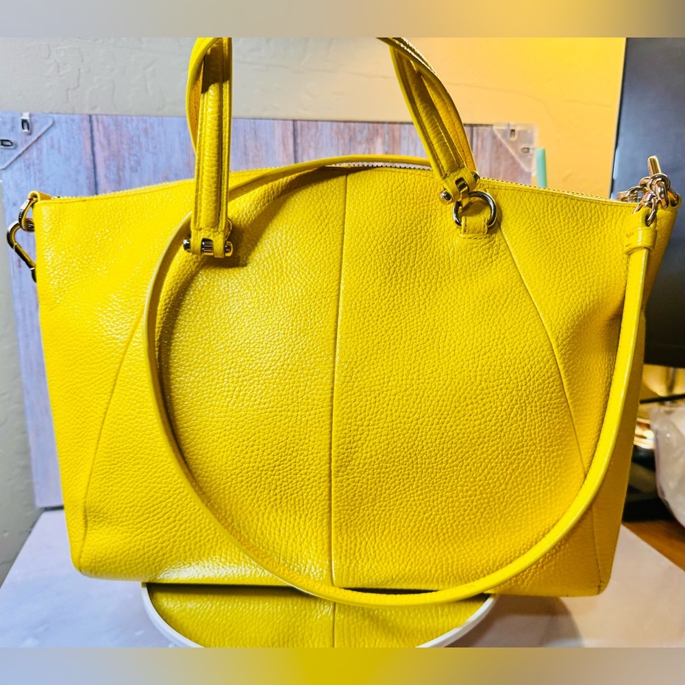 COACH Prairie Satchel in Pebble Leather - Yellow - GUC - Picture 4 of 17